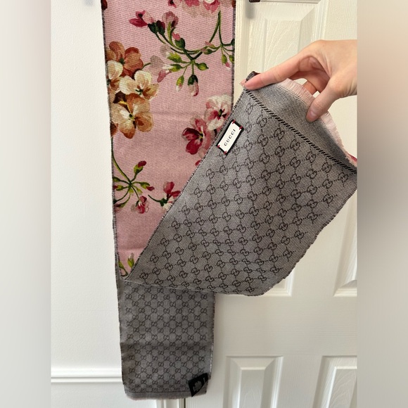 GUCCI BLOOMS PRINT GG MONOGRAM MINI OROPHIN WOOL SCARF PINK - Picture 5 of 10